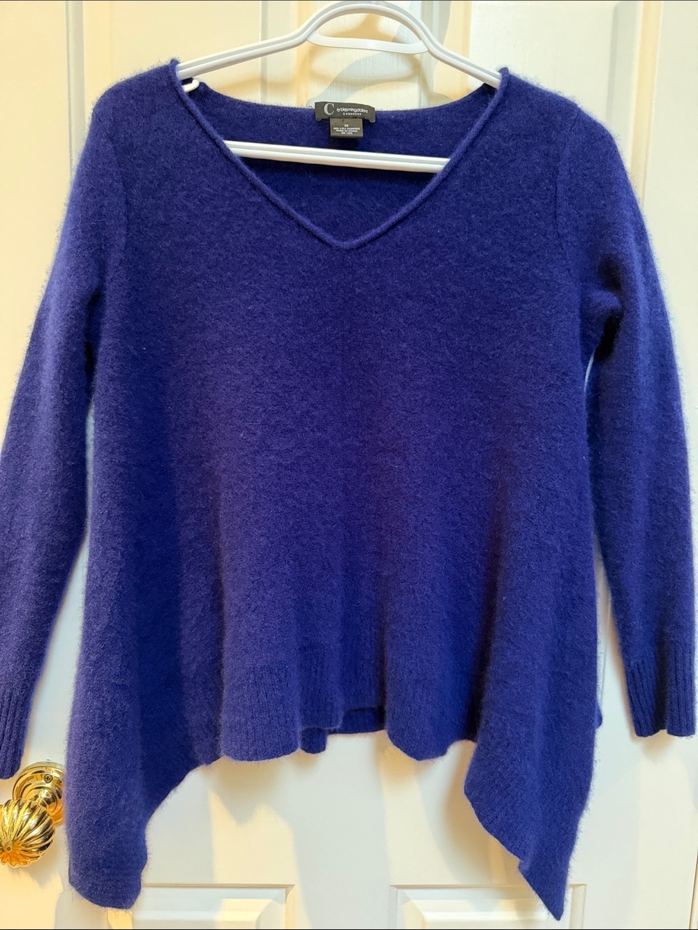 Bloomingdale's sz XS Women's V-Neck Sweater Royal Purple 100% 2 ply cashmere